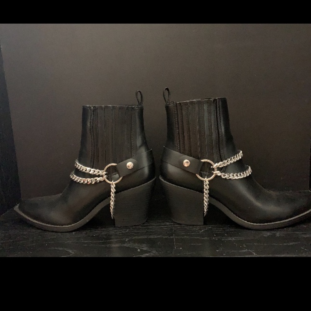 (New) Chain Accent Ankle Boots - Picture 12 of 16
